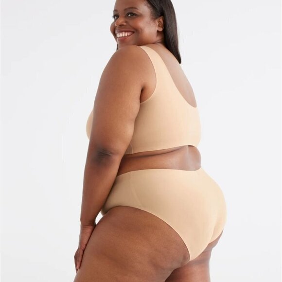 Knix | Wingwoman Contour Bra and Essential Boyshort in Warm Sand - Picture 3 of 16